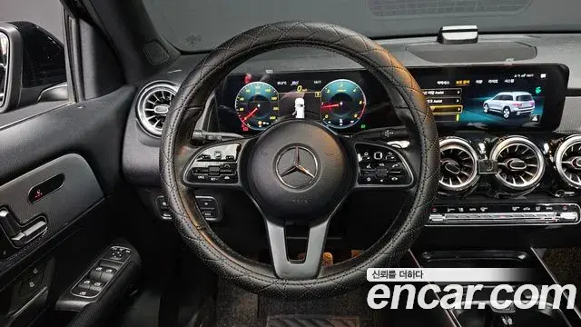Mercedes-Benz GLB-Class 2021 — Photo 16/20