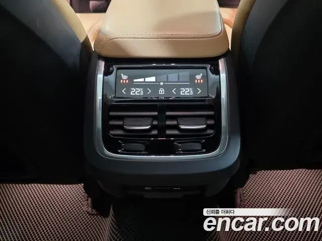 Volvo XC60 2020 — Фото 17/20