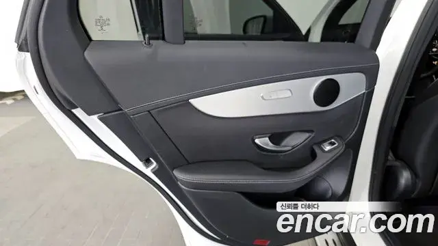Mercedes-Benz GLC-Class 2022 — ფოტო 17/32