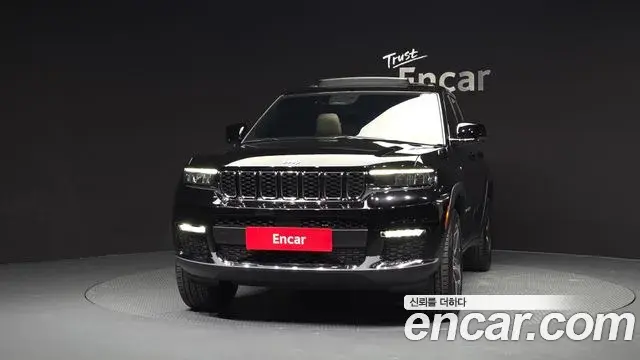 Jeep Grand Cherokee 2023 — ფოტო 23/32