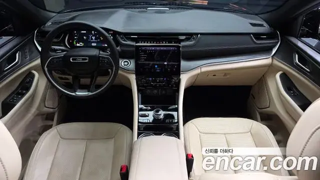 Jeep Grand Cherokee 2023 — ფოტო 25/32