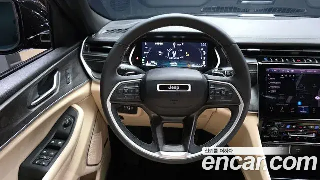 Jeep Grand Cherokee 2023 — ფოტო 4/32