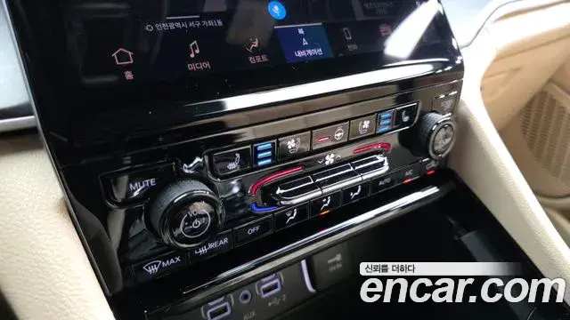 Jeep Grand Cherokee 2023 — ფოტო 15/32