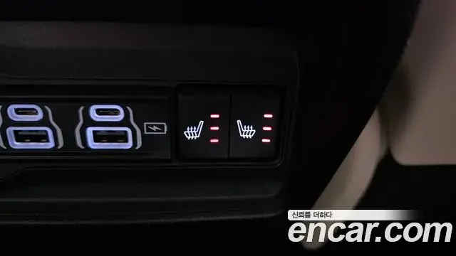 Jeep Grand Cherokee 2023 — ფოტო 24/32