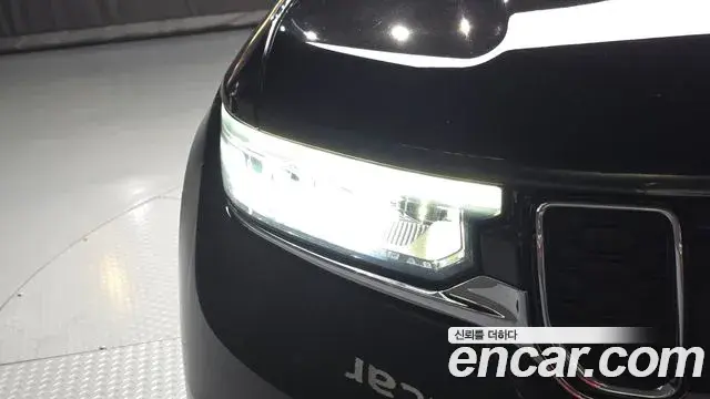 Jeep Grand Cherokee 2023 — ფოტო 2/32