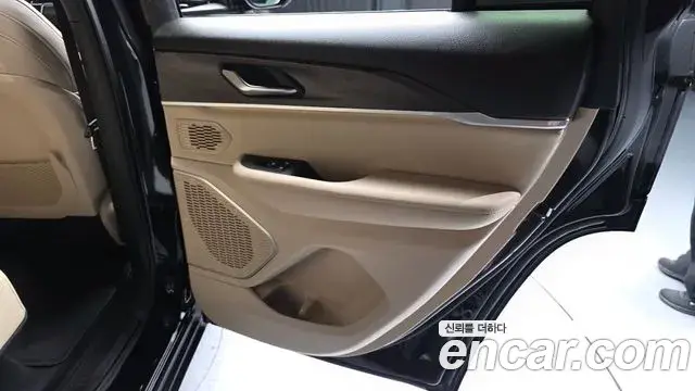 Jeep Grand Cherokee 2023 — ფოტო 31/32