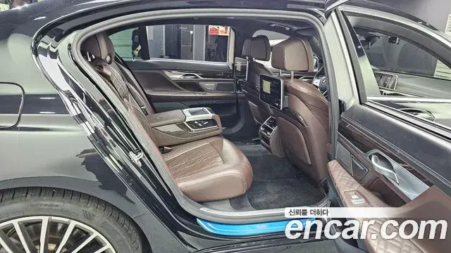 BMW 7 Series 2021 — Şəkil 19/32