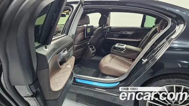 BMW 7 Series 2021 — Şəkil 2/32
