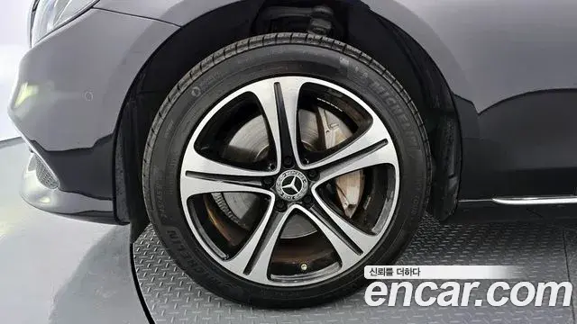 Mercedes-Benz E-Class 2020 — Фото 5/20