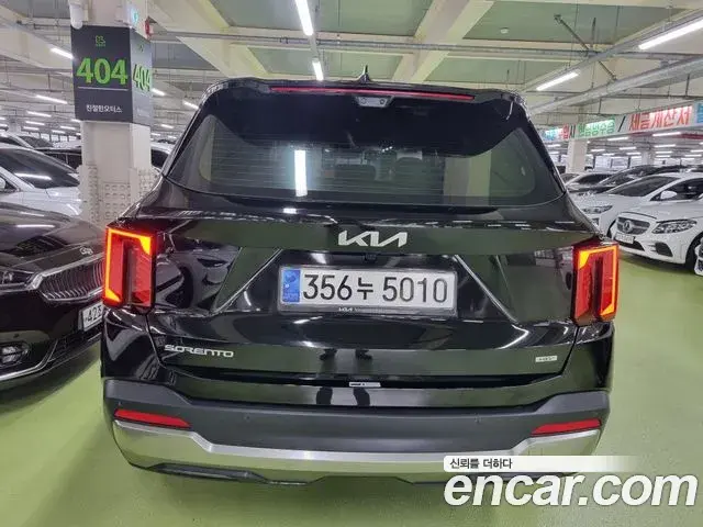 Kia Sorento 2023 — Şəkil 15/18