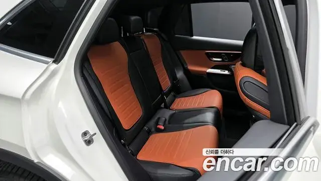 Mercedes-Benz GLC-Class 2025 — Photo 8/33