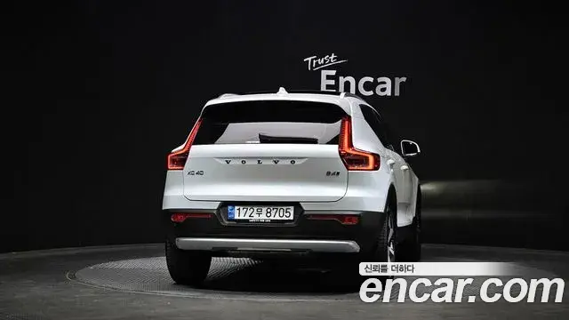 Volvo XC40 2023 — ფოტო 21/32