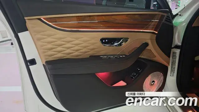 Bentley Flying Spur 2022 — ფოტო 2/20