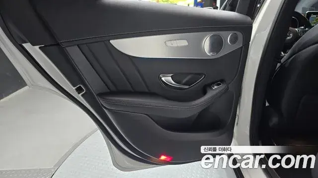 Mercedes-Benz GLC-Class 2019 — Şəkil 18/30