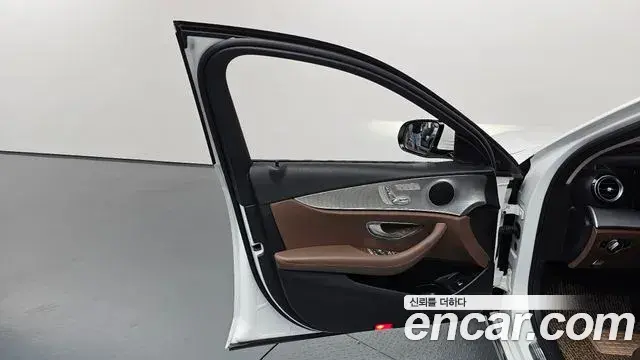 Mercedes-Benz E-Class 2018 — Фото 8/20