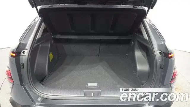 Hyundai Kona 2023 — Фото 16/20