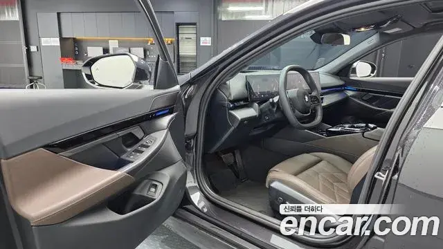 BMW 5 Series 2023 — Şəkil 27/32