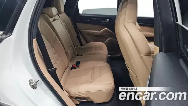 Porsche Cayenne 2019 — Фото 11/20