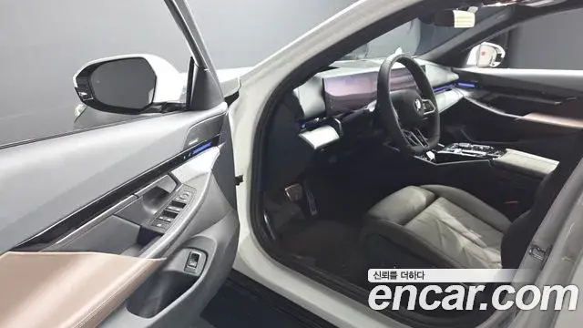 BMW 5 Series, 2024