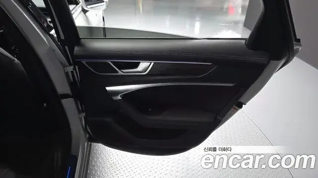Audi A6 2021 — ფოტო 17/34