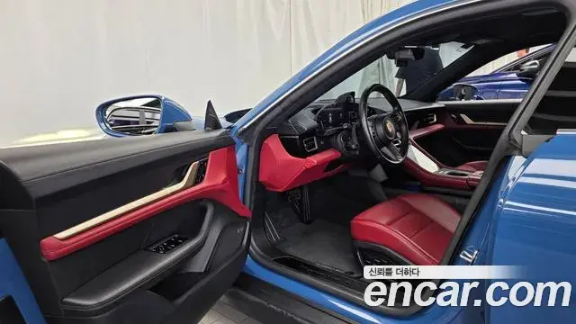 Porsche Taycan 2021 — Photo 1/36