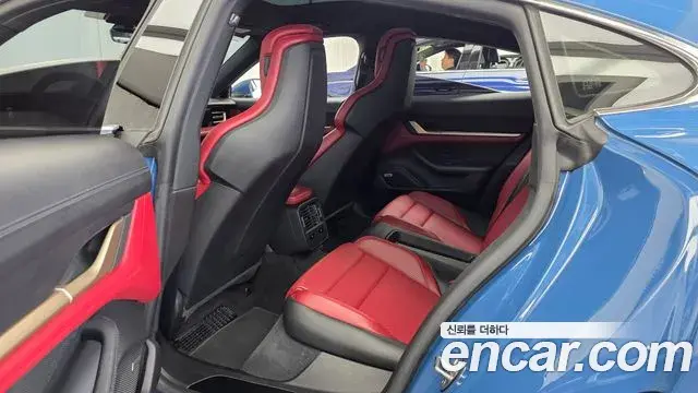 Porsche Taycan 2021 — Photo 23/36