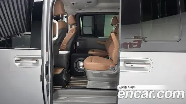 Hyundai Staria 2025 — ფოტო 9/33