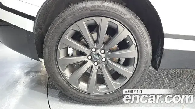 Land Rover Range Rover Velar 2019 — Photo 14/34