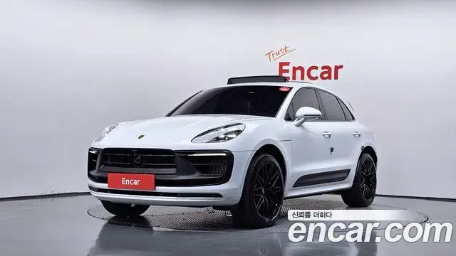 Porsche Macan 2023 — Photo 23/35