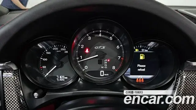 Porsche Macan 2023 — Photo 10/35