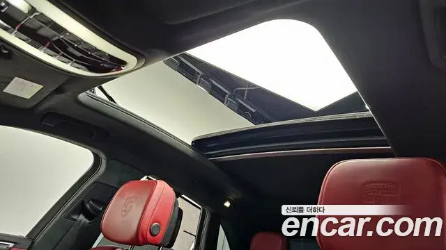 Porsche Macan 2023 — Photo 24/35