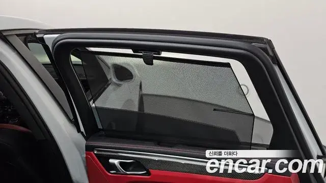 Porsche Macan 2023 — Photo 3/35