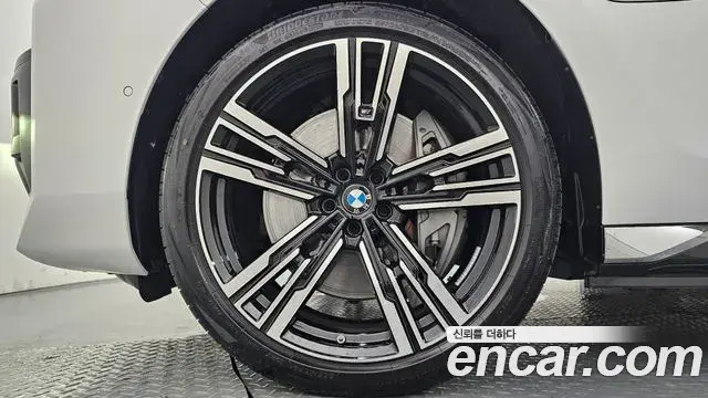BMW 7 Series 2025 — ფოტო 8/20