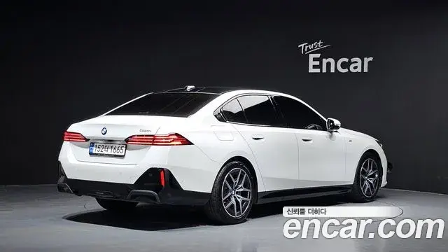 BMW 5 Series 2024 — ფოტო 10/20
