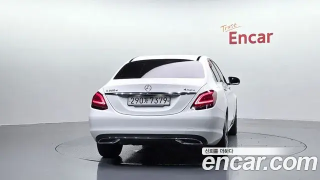 Mercedes-Benz C-Class 2019 — Photo 27/32