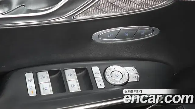Genesis GV70 2021 — Photo 23/33
