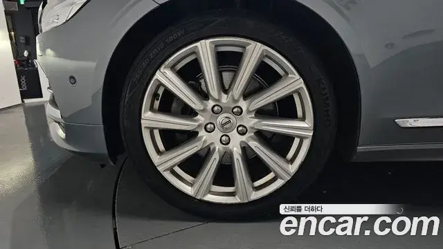 Volvo S90 2019 — Photo 1/34