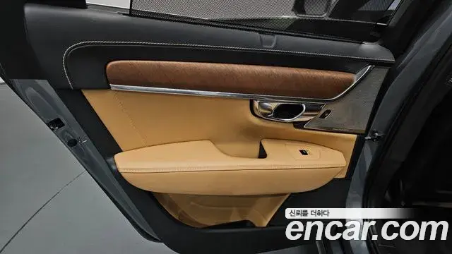 Volvo S90 2019 — Photo 21/34