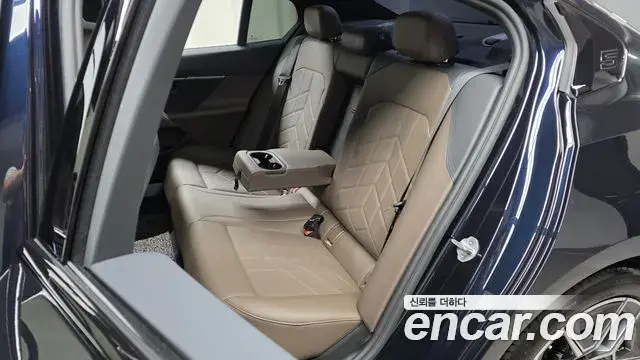 BMW 5 Series 2025 — Фото 12/20