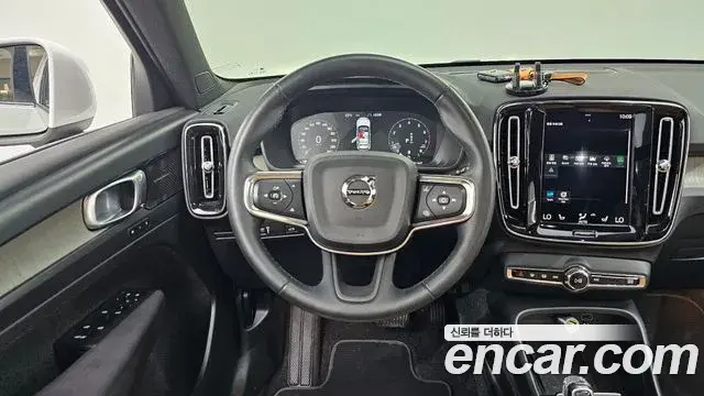 Volvo XC40 2022 — Şəkil 5/31