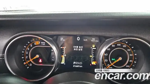 Jeep Wrangler 2019 — Şəkil 7/29
