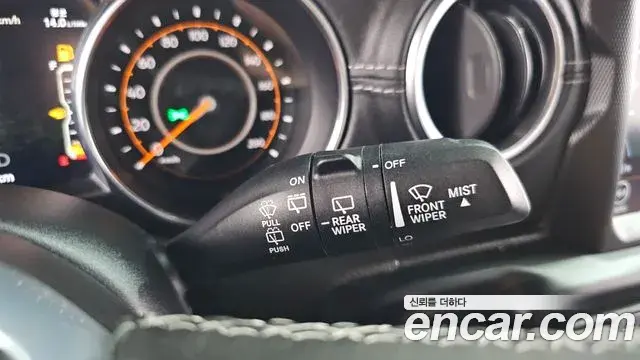Jeep Wrangler 2019 — Şəkil 24/29