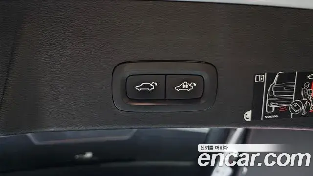 Volvo XC40 2019 — ფოტო 7/30