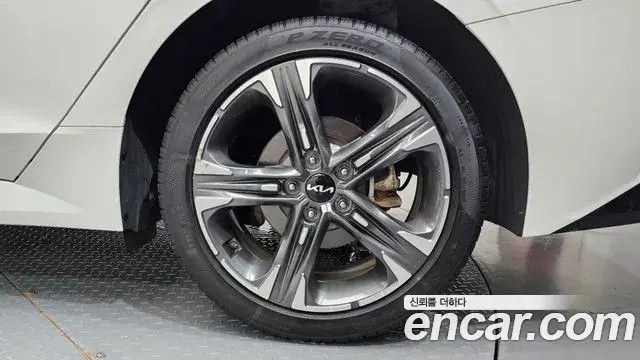 Kia K5 2023 — Şəkil 31/32