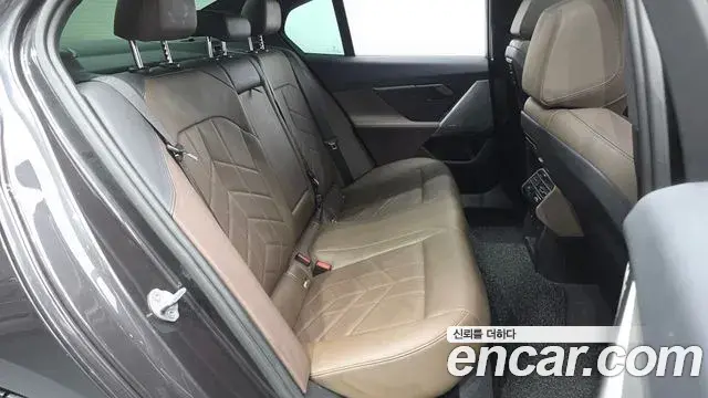BMW 5 Series 2023 — Photo 12/20
