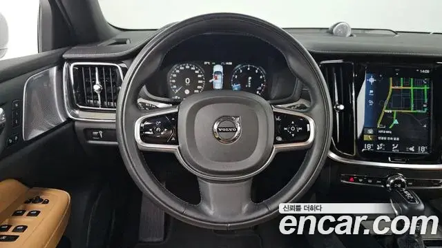 Volvo V60 Cross Country 2019 — ფოტო 20/36