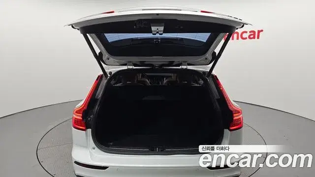 Volvo V60 Cross Country 2019 — ფოტო 4/36