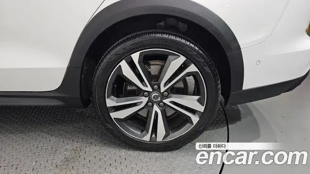 Volvo V60 Cross Country 2019 — ფოტო 25/36