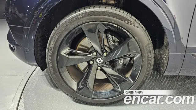 Bentley Bentayga 2018 — Photo 16/20