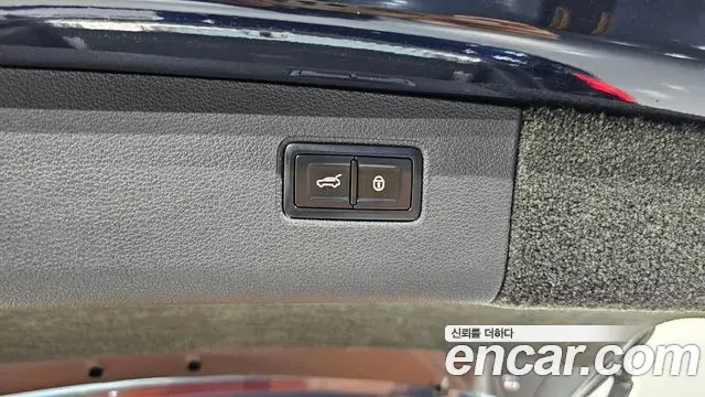 Bentley Bentayga 2018 — Photo 10/20